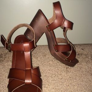 Brown chunky heal sandal
