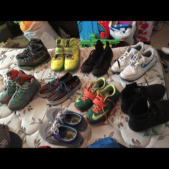 Boys Size 4 shoes