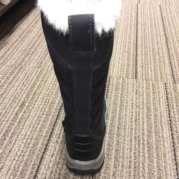 Clarks Womens RP Mazlyn Mill Winter Boot