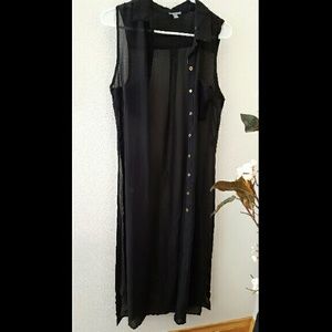 Buttoned Long Sleeveless Slit Blouse
