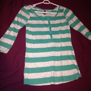 quarter length tee shirt