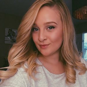 Meet your Posher, Cassi