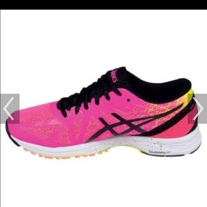 Size 7 Asics Gel DS Racer 11