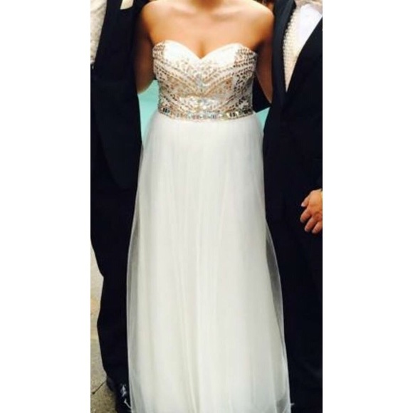 Prom dress - Picture 2 of 5