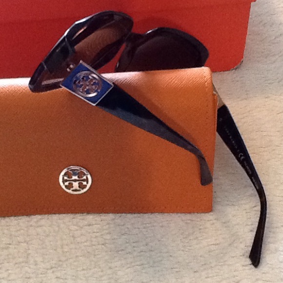 SOLD‼️Tory burch woman sunglasses‼️ - Picture 2 of 4