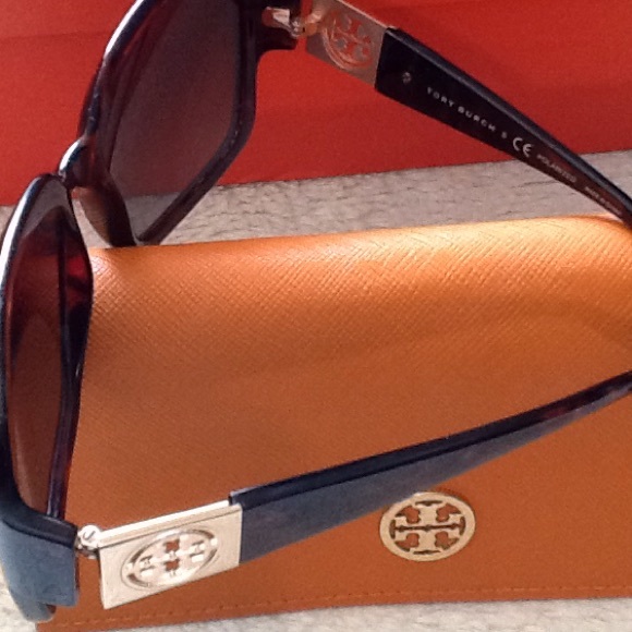 SOLD‼️Tory burch woman sunglasses‼️ - Picture 3 of 4