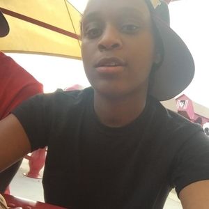 Meet your Posher, Chanel