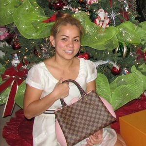 Meet your Posher, Holly