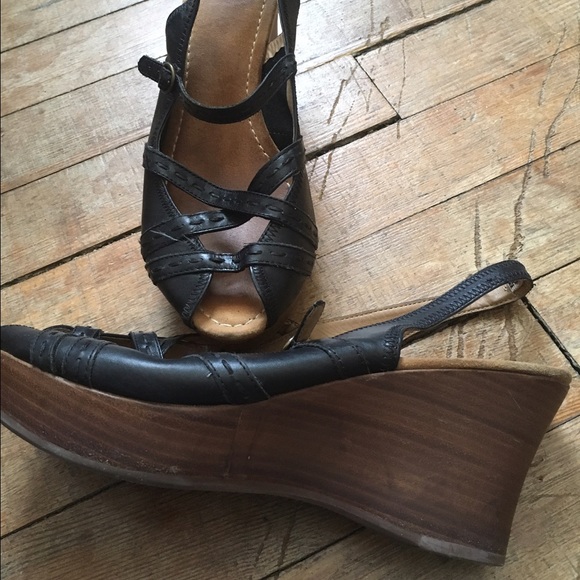 Black & tan wedges