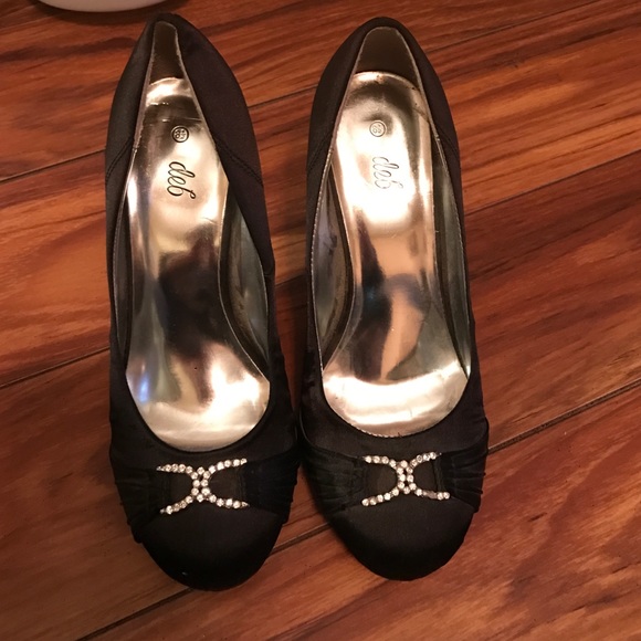 Black pumps