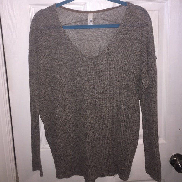 Jolie Los Angeles gray sweater