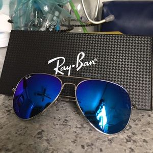Blue/pink Rayban aviators