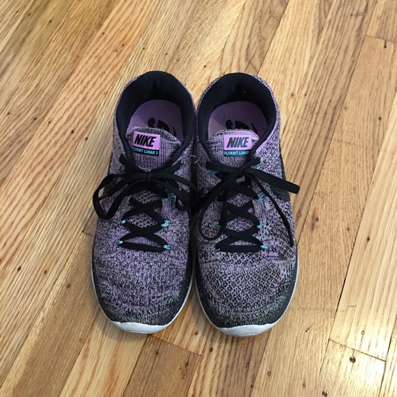 Nike Flyknit Lunar 3 in Fuscia