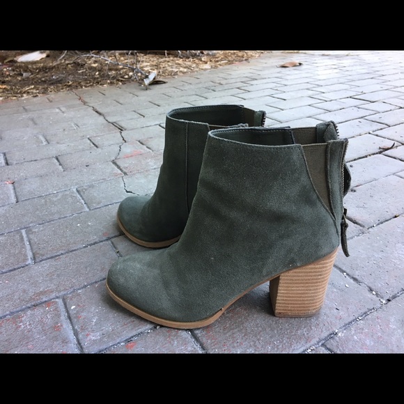 🌵URBAN OUTFITTERS 🌵 forest green booties - Picture 1 of 4