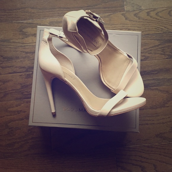 New Biege/Nude strapped 4 inch heel from BCBG MaxA - Picture 1 of 4