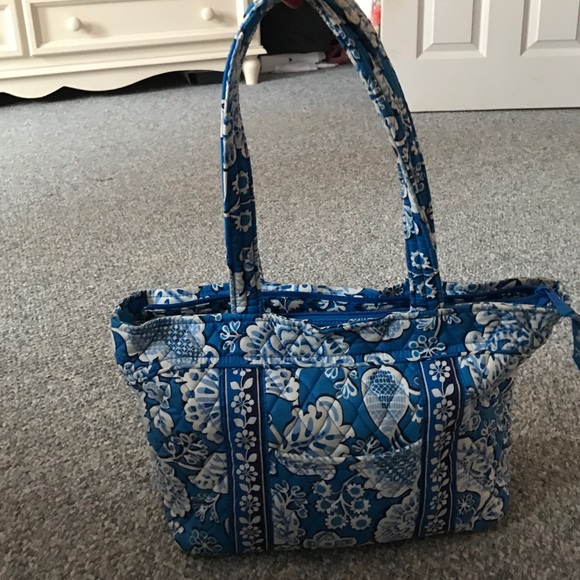 Vera Bradley Mandy Bag - Picture 2 of 3