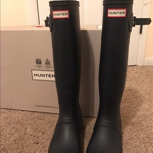 Dark navy colored Hunter rainboots