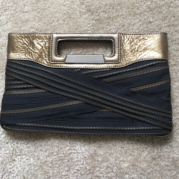 Clutch with zippers