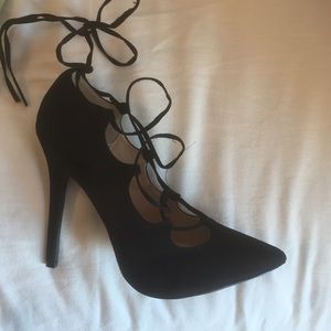 Black laced up pumps