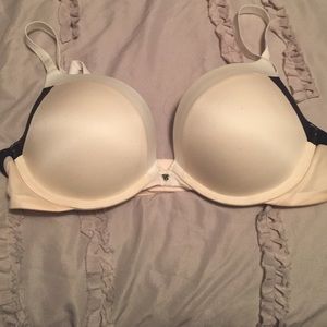 Victoria Secret fabulous bra NWOT