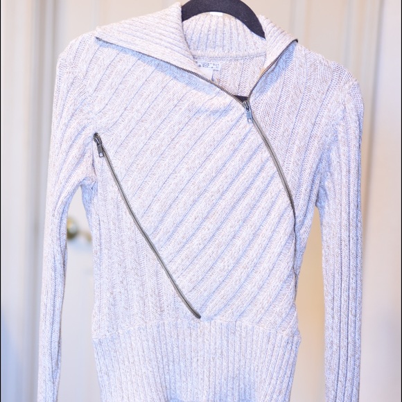 Longsleeve Creme Sweater With Zippers