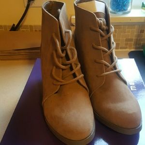 New Women's booties size 8.5