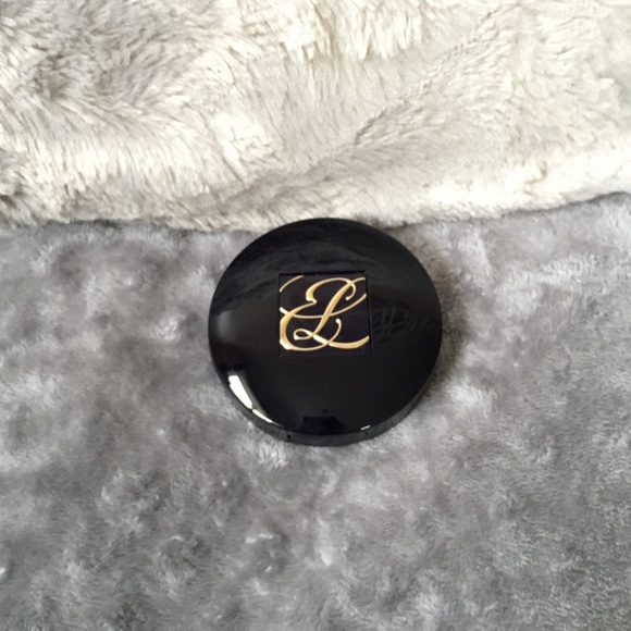Invisible Powder Makeup - Picture 3 of 4