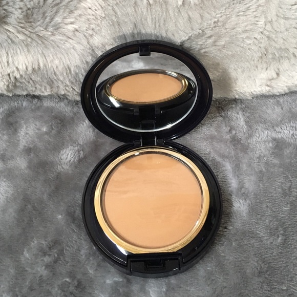Invisible Powder Makeup - Picture 4 of 4
