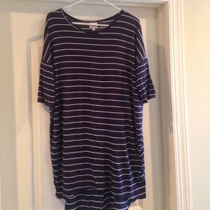 Lularoe Irma (long shirt great w/leggings)