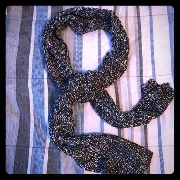 VS cable knit scarf