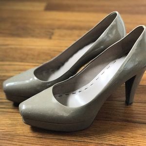 Beige Tahari Pumps ⚜️