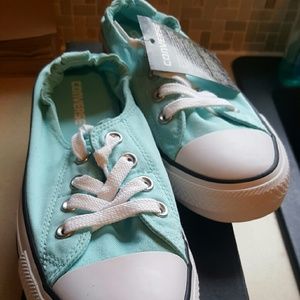 New Women's converse all star size 9