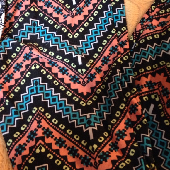 2 pairs of soft boho leggings - Picture 2 of 3