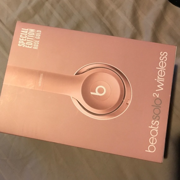 ----(SOLD)-----(SOLD)Beats. By dre rose gold
