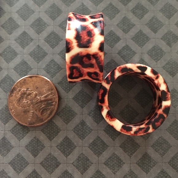 7/8 plugs / ear gauges leopard print