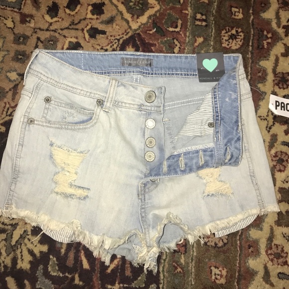 NWT!! KENDALL AND KYLIE JEAN SHORTS - Picture 1 of 2