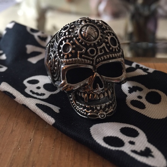 MENS STAINLESS STEEL SKULL RING