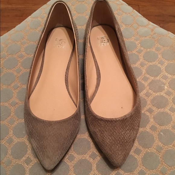 Joe's taupe flats size 6.5 GUC