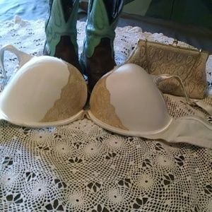 Cacique Sz 42DDD Deep Plung Push Up Bra