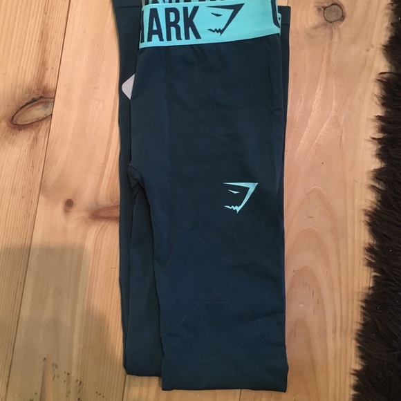 Gymshark fit legging in lagoon blue size small NWT
