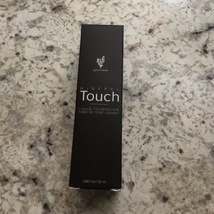 Younique Liquid Foundation Satin