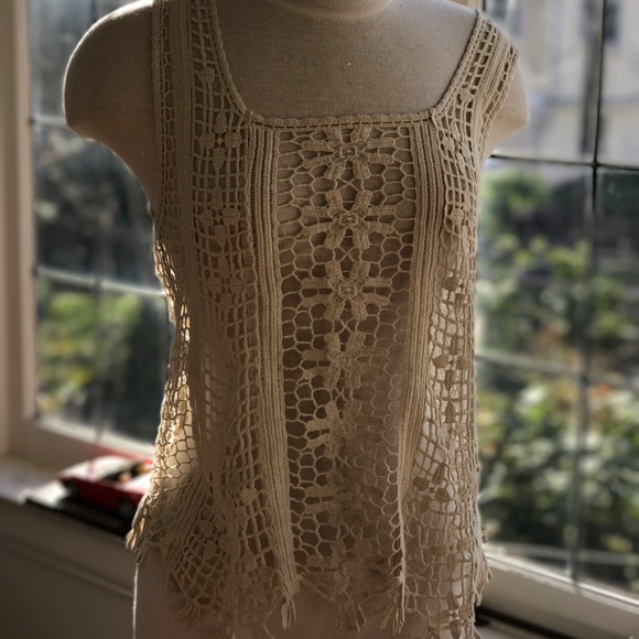 ⚡️ NWT Crochet Top! ✨
