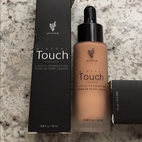 Younique Liquid Foundation Chiffon