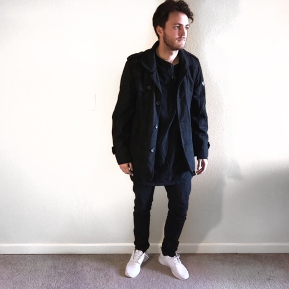 Lira Originals Peacoat in Black - Picture 1 of 4