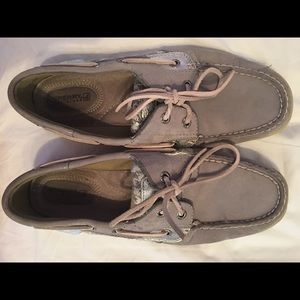 Grey sequence sperries