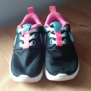 Girls Nike Sneakers