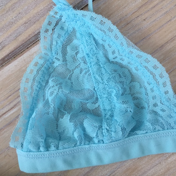 Lace triangle bralette - Picture 2 of 3