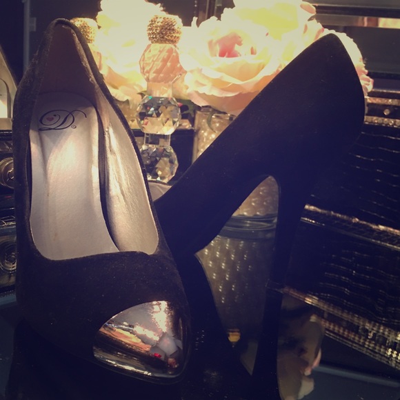 🔲 ELEGANT BLACK HIGH HEELS 🔲