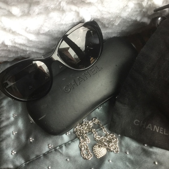 CHANEL Accessories - Channel sunglasses 5269 Authentic EUC