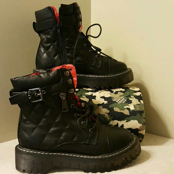 *****SOLD Cape Ribbon lace up black boots SOLD**** - Picture 4 of 4